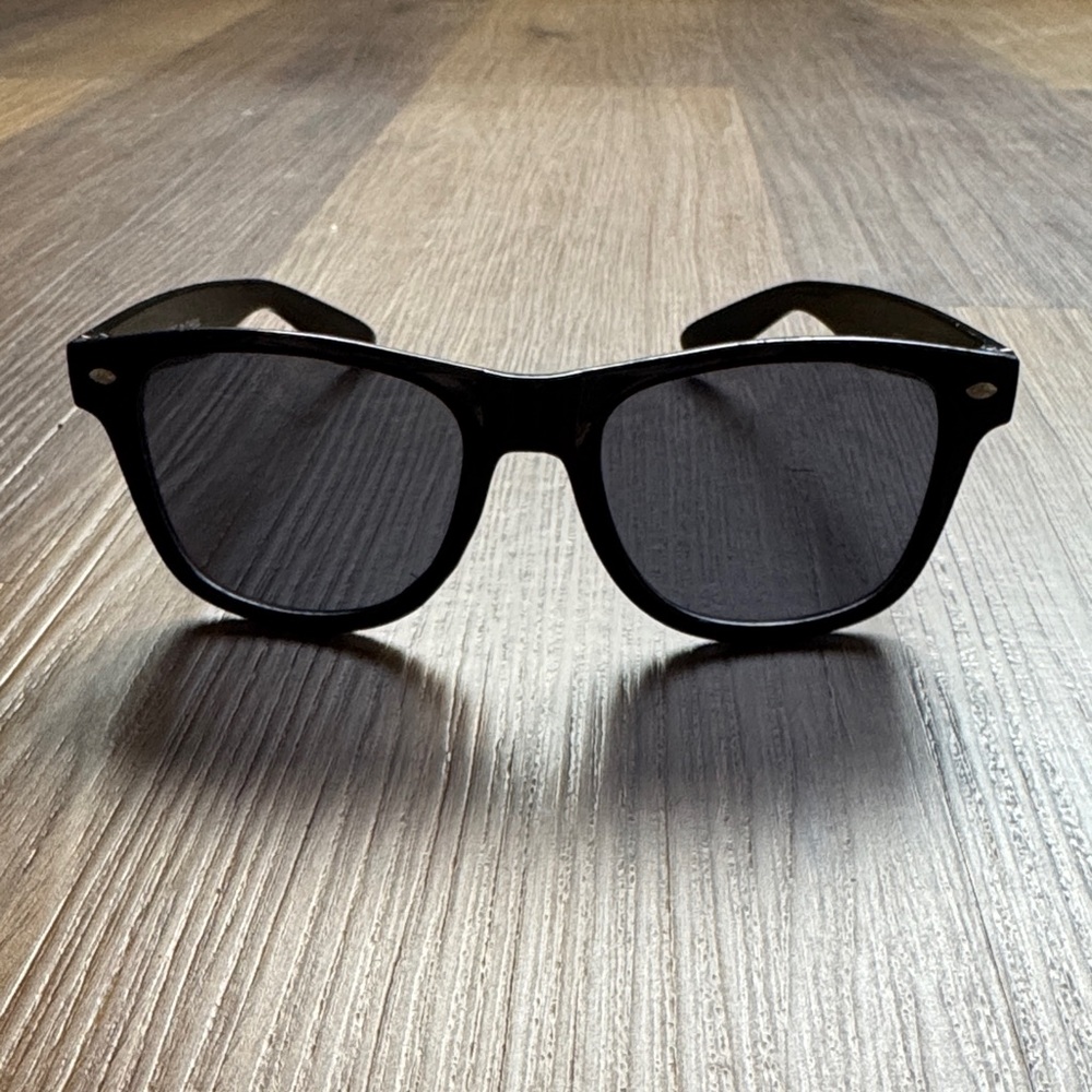 Stylish Black Sunglasses - Picture 1 of 3
